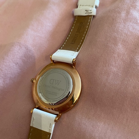 Authentic Daniel Wellington Petite Bondi Watch - Picture 4 of 5